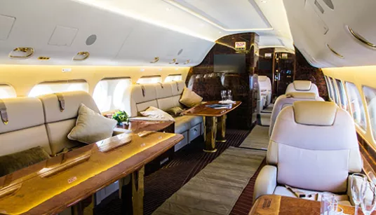 Private jet a celebrity – kdo má své vlastní letadlo