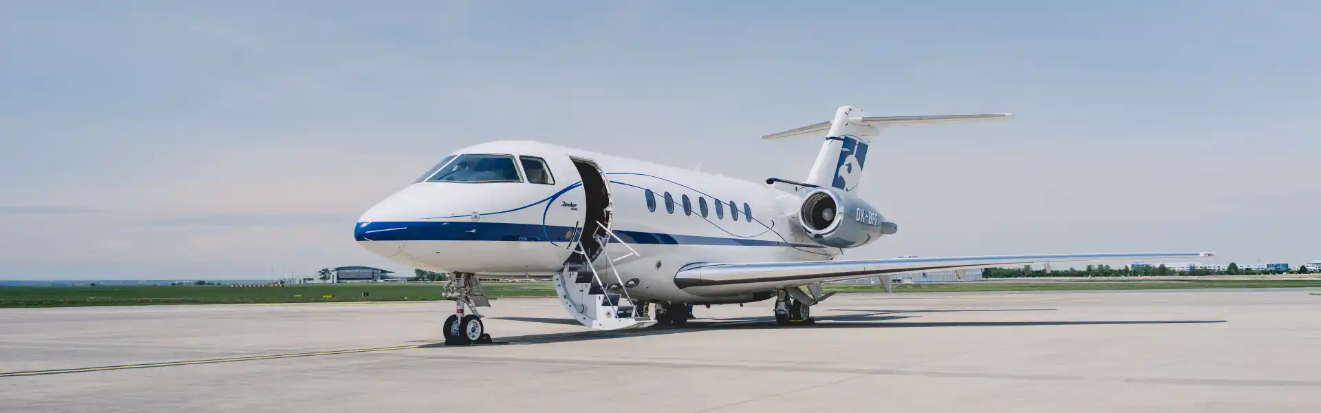 Super-Midsize Jets