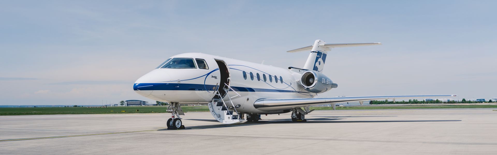 Super-Midsize Jets
